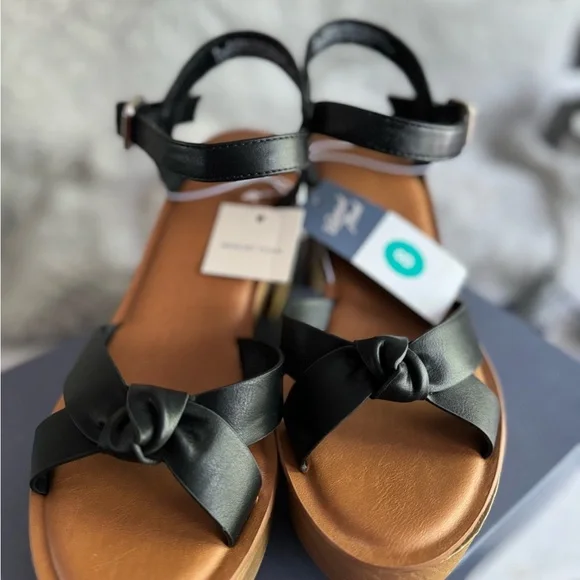 Universal Thread Ladies Heels/Wedges - Picture 7 of 11